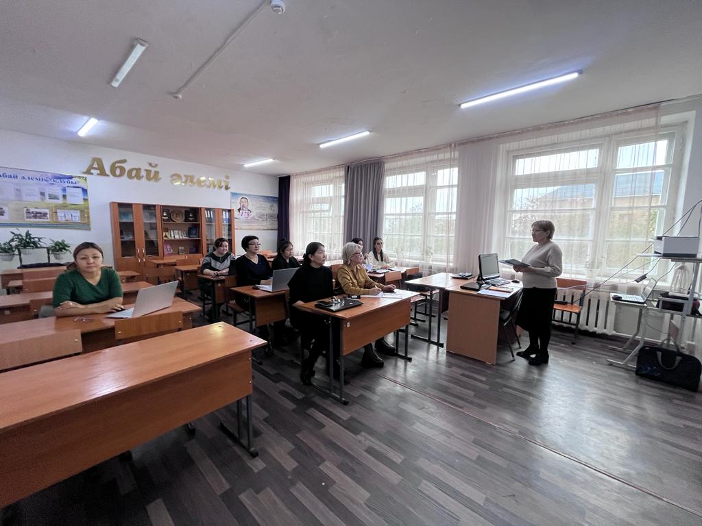 Қазақ тілі мен әдебиеті әдістемелік бірлестігінің  отырысы өткізілді