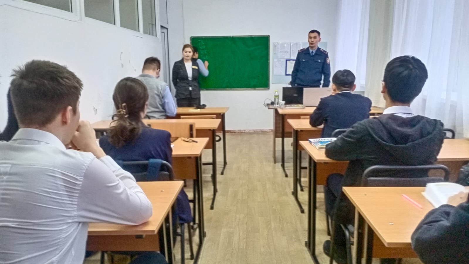 Әуезов ІІБ ЖПҚБ ЮПБ УПИ полициясы лейтенанты Халелов Ж.Т. профилактикалық жиналыс өткізді.