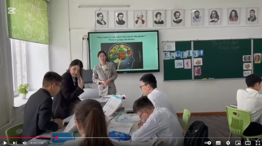 8 "В” сыныбында ағылшын тілінен ашық сабақ өтті.