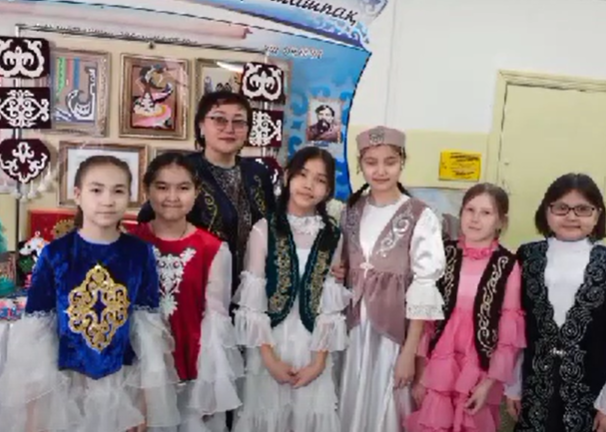 Спасибо, дорогоие наши учителя! 7"Г" класс. Классный руководитель: Байболова А.Е.